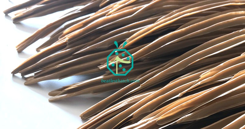 Synthetic palm thatch roof tiles for safari park thatched roof construction