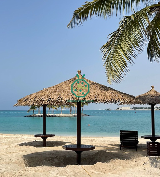 مظلات القش البلاستيكية من شركة البحر الأحمر في المملكة العربية السعودية